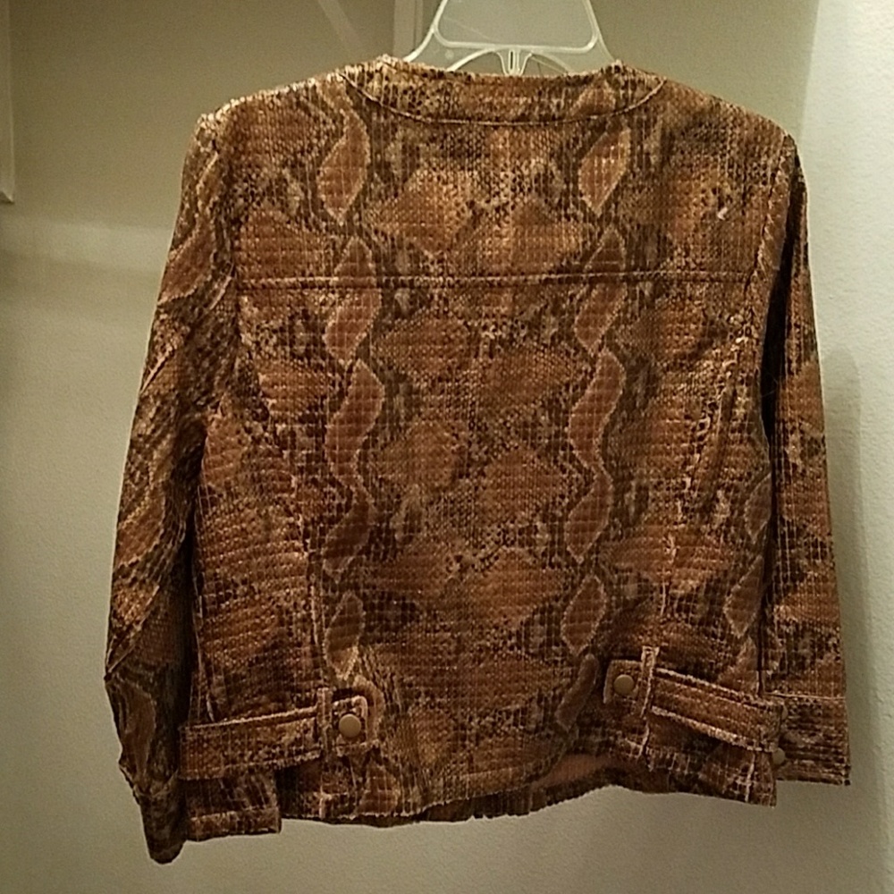 Jacket - Picture 2 of 9